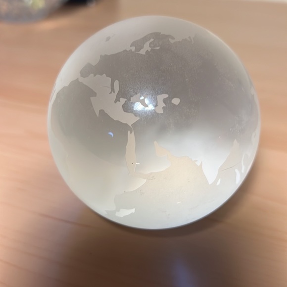 Vintage Hallmark Glass Globe "Take On The World" Paperweight - Picture 3 of 7